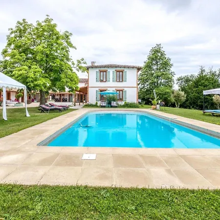 Luxurious In With Swimming Pool Apartmán